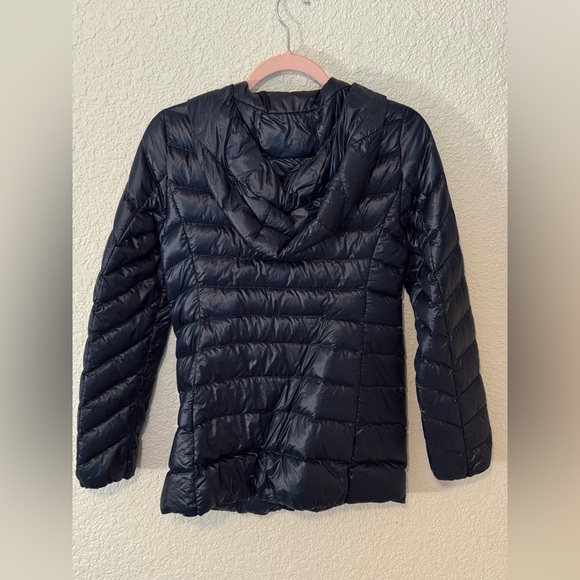 Uniqlo Ultra Light Down jacket in a glossy navy blue finish size XS in EUC - Picture 3 of 3